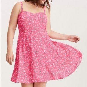 Torrid pink/white floral dress 💗💐